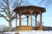 restaurierter Pavillion im Park von Raben Steinfeld